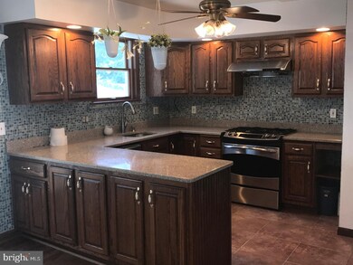 4324 Sweeney Cir, Brookhaven, PA 19015 - photo 3