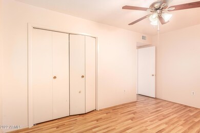 0012-11 - Clair 10301