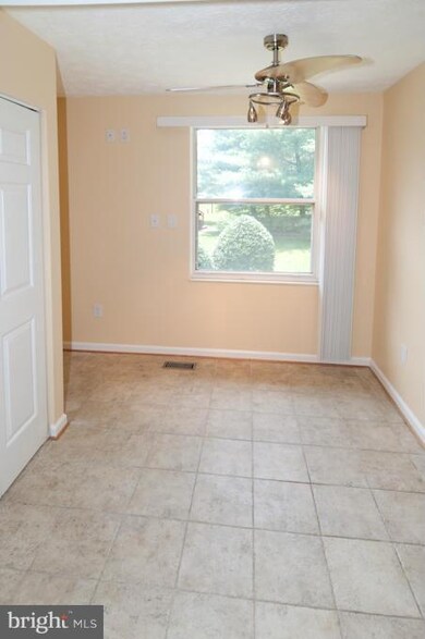 12400 Port Haven Dr, Germantown, MD 20874 - photo 7