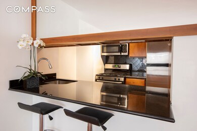 The Landmark unit 803, New York, NY 10022 - photo 3