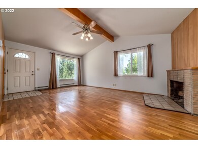 Living Room/Entrance