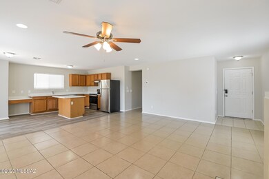004-photo-dining-room-11641141