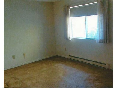 262 Chatham Cir unit 262, Warwick, RI 02886 - photo 4