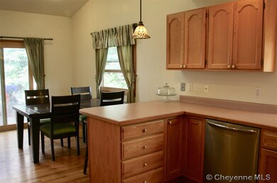Kitchen/Dining Room with Eat-in Countertop