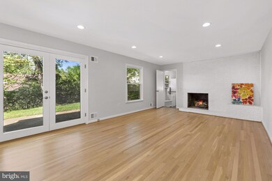 8814 Stonehaven Ct, Potomac, MD 20854 - photo 4