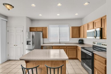 2128 Silverstone Way-large-007-007-H10-1