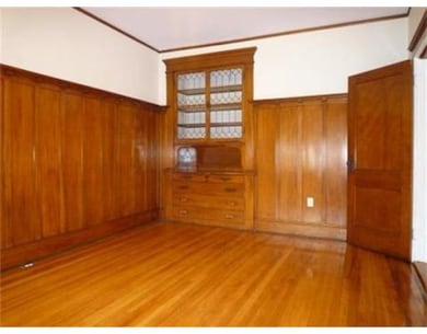 37 Claflin Rd, Brookline, MA 02445 - photo 5