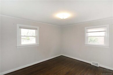 646 N Bost St, Statesville, NC 28677 - photo 3