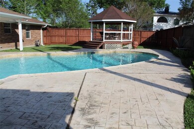 1302 W 31st St, Houston, TX 77018 - photo 4