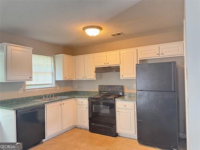 4044 Robin Cir, Atlanta, GA 30349 - photo 5