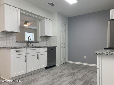 5653 Ellis Trace Dr, Jacksonville, FL 32205 - photo 7