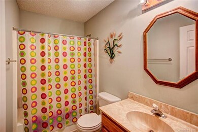 Full Hall Bath
