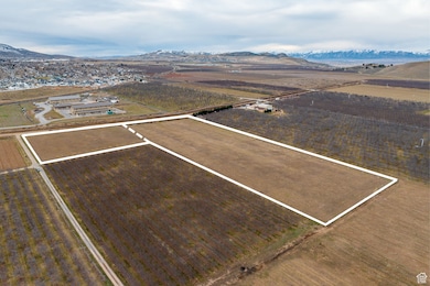 Aerial view with a mountain view