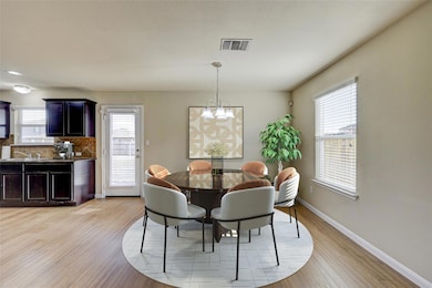 Dining space *pic virtually staged*