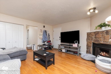 05-Living Room-DW-1375