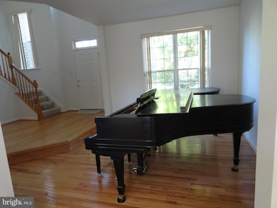 8708 Hidden Pool Ct, Laurel, MD 20723 - photo 5