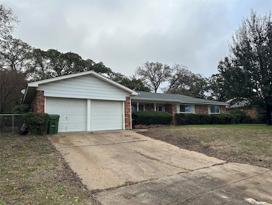 532 Plainview Dr, Hurst, TX 76054 - photo 3