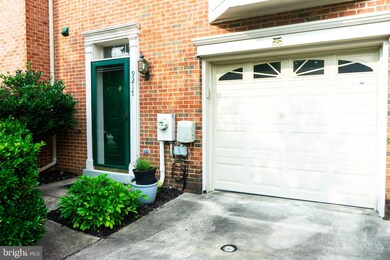 9217 Vanfleet Ct, Laurel, MD 20708 - photo 2