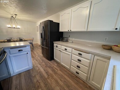 1310 N College St, Newberg, OR 97132 - photo 5