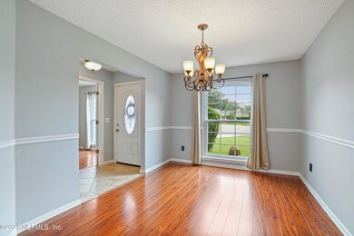 Dining room/entryway