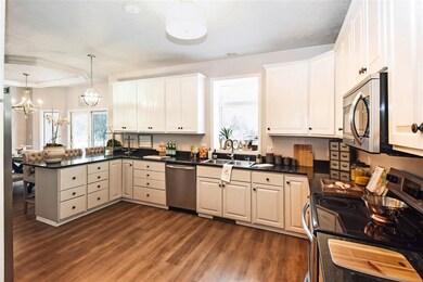 1421 Hiawatha St, Minot, ND 58701 - photo 3