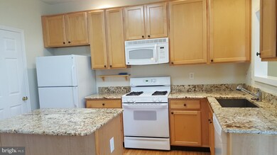 8314 Lyndhurst St, Laurel, MD 20724 - photo 4