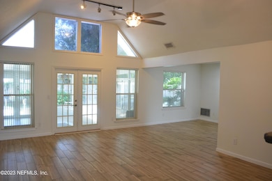 7007 Holiday Hill Ct, Jacksonville, FL 32216 - photo 4