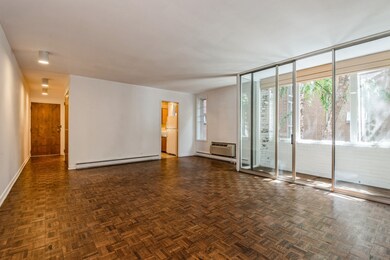 unlisted-address, Evanston, IL 60201 - photo 4