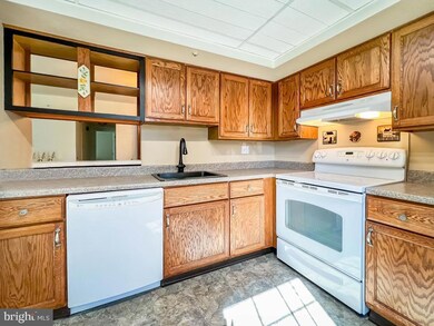 908 Steamboat Station unit 908, Southampton, PA 18966 - photo 3