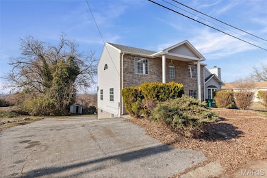 32 Hilltop Place, East Saint Louis, IL 62203 - photo 2