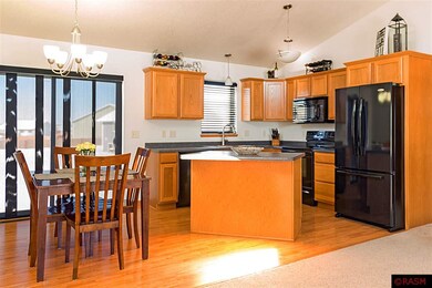 1140 Heron Dr, Mankato, MN 56001 - photo 3