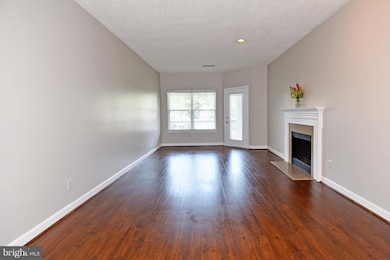 13070 Autumn Woods Way unit 201, Fairfax, VA 22033 - photo 4