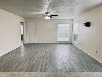 8911 Cedar Top Dr, Houston, TX 77088 - photo 7