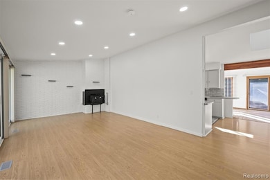 2380 Klingensmith Rd, Bloomfield Hills, MI 48302 - photo 7