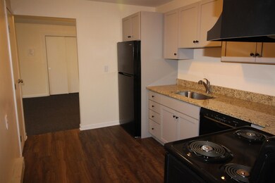 73 E Broadway unit P, Derry, NH 03038 - photo 2