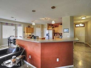 tour921215_Kitchen-Foyer_400_300