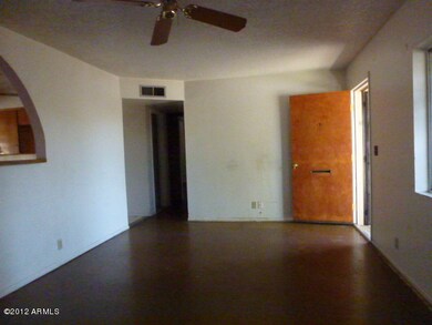 LIVINGROOM2