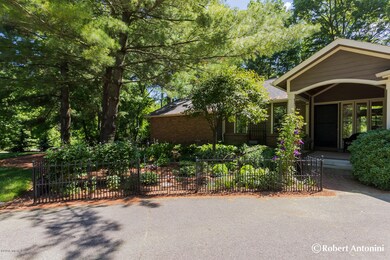 5830 Cascade Rd SE, Grand Rapids, MI 49546 - photo 3