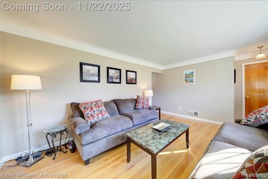 9338 Colorado St, Livonia, MI 48150 - photo 5