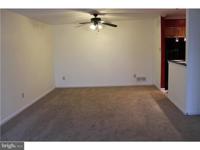 34 Lauren Ct unit 212, Levittown, PA 19057 - photo 6