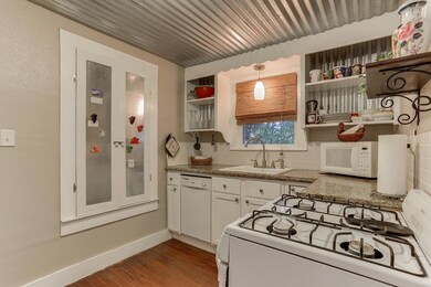 109 Epps St, Tomball, TX 77375 - photo 7