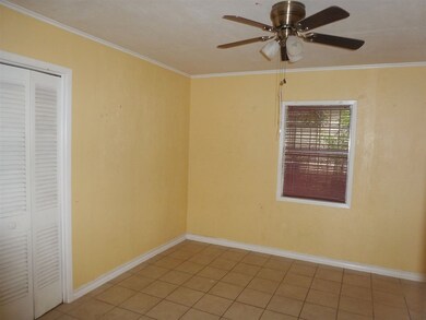 208 E Lyon St, Laredo, TX 78040 - photo 4