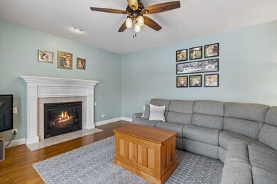 04_1277ChelsiePath_1_LivingRoom_LowRes