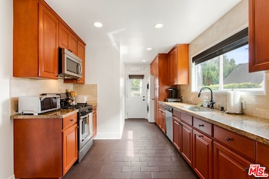 458 N Alfred St, Los Angeles, CA 90048 - photo 7