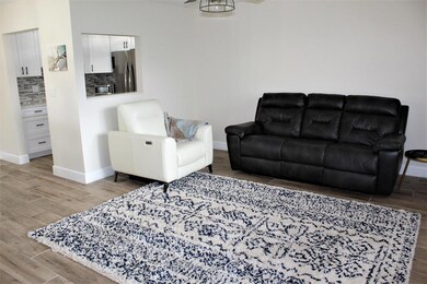 221 Norwich J, West Palm Beach, FL 33417 - photo 5