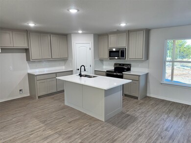 1016 Hereford Dr, Springtown, TX 76082 - photo 2