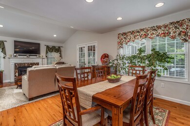 14 Jamesway Dr, Litchfield, NH 03052 - photo 3