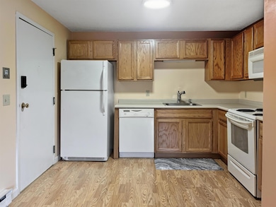 325 Lita Ln, Newmarket, NH 03857 - photo 3