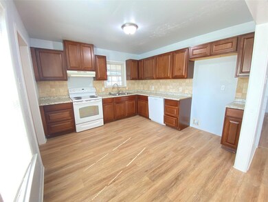 121 Reaves Ln, Hurst, TX 76053 - photo 6