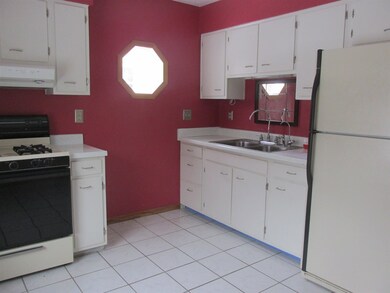 1231 Edgewood Dr, Waterloo, IA 50701 - photo 6